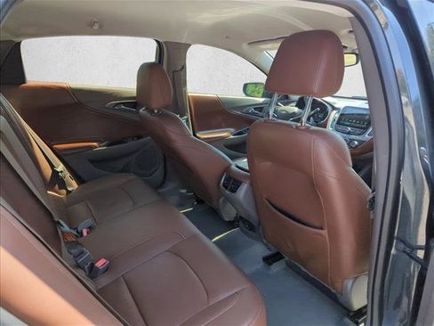 Used 2018 Chevrolet Malibu LT w/ Leather Package FWD image 20