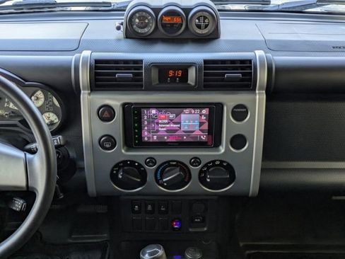 Used 2010 Toyota FJ Cruiser 4WD image 18