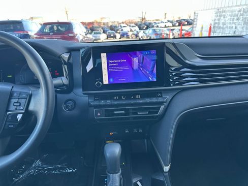 Used 2025 Toyota Camry LE image 18