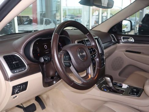 Used 2018 Jeep Grand Cherokee Overland AWD/4WD image 18