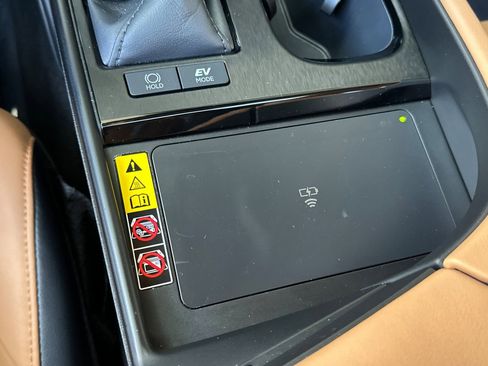 Used 2025 Lexus ES 300h w/ Premium Package FWD image 19