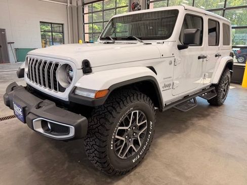 Used 2024 Jeep Wrangler Unlimited Sahara AWD/4WD image 4