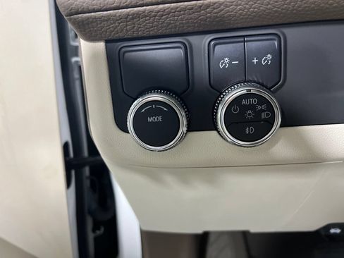 Used 2021 GMC Yukon Denali w/ LPO, Illumination Package RWD image 31