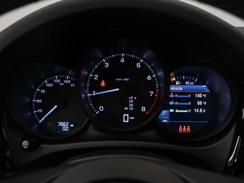 Used 2025 Porsche Macan image 28