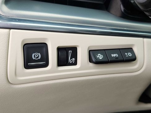 Used 2021 Cadillac XT5 Premium Luxury image 22