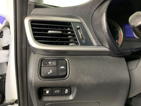 Used 2019 Kia Optima S image 17