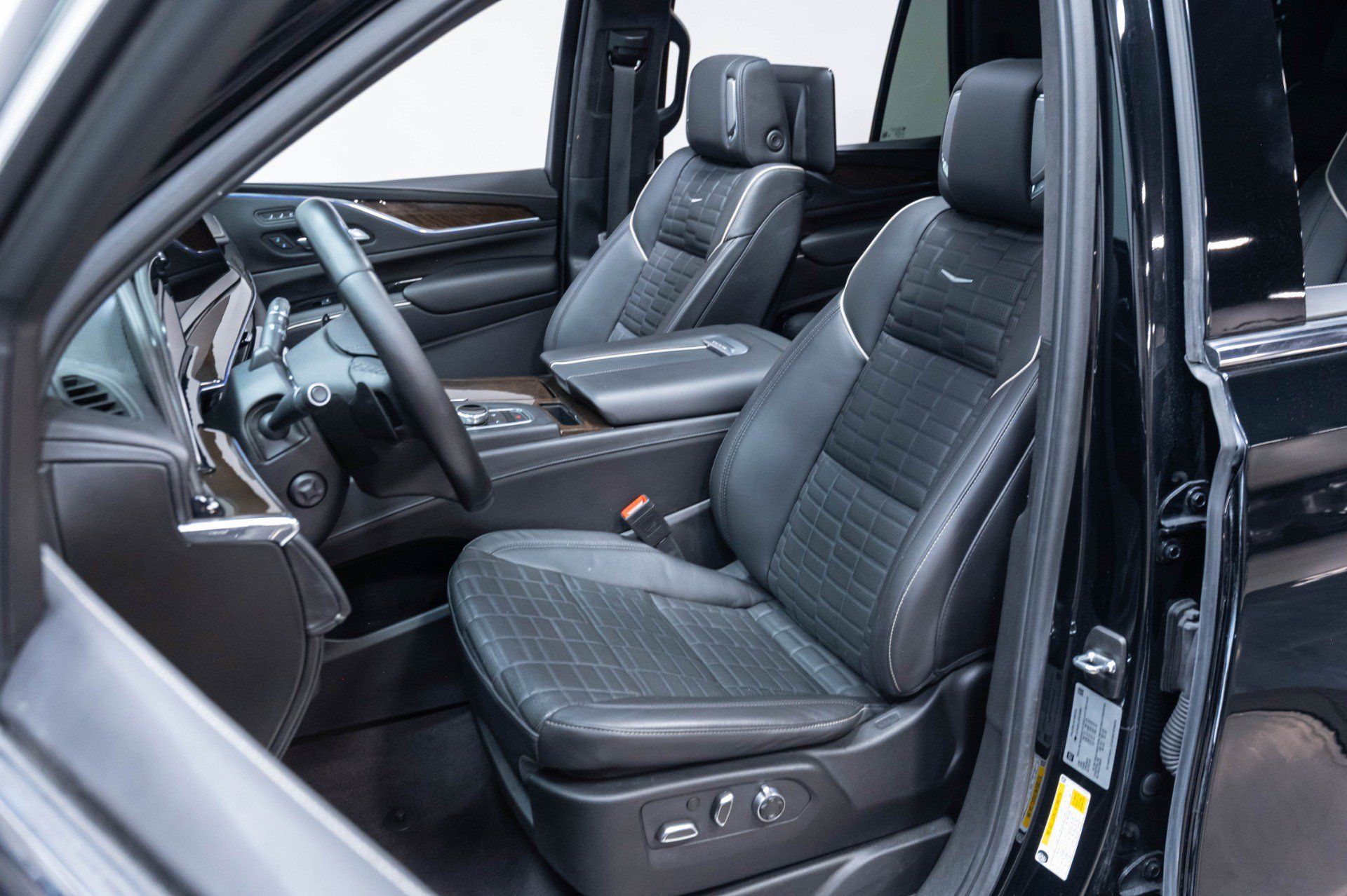 Used 2024 Cadillac Escalade Premium Luxury Platinum AWD/4WD image 8