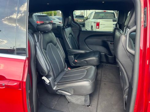 Used 2025 Chrysler Pacifica Select FWD image 21