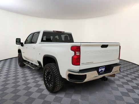Used 2025 Chevrolet Silverado 2500 LT AWD/4WD image 3