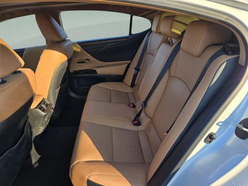 Used 2024 Lexus ES 350 w/ Premium Package FWD image 21