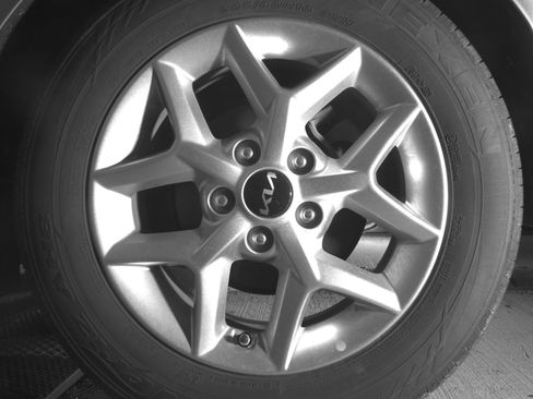 Used 2025 Kia Soul LX w/ LX Technology Package FWD image 21