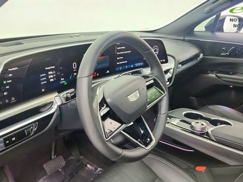 Used 2025 Cadillac Lyriq Sport AWD/4WD image 20