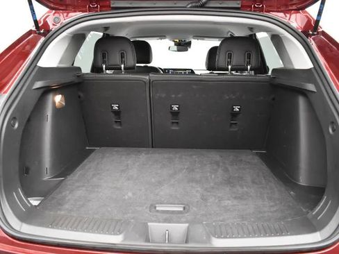 Used 2025 Chevrolet Trax LT w/ LT Convenience Package image 16