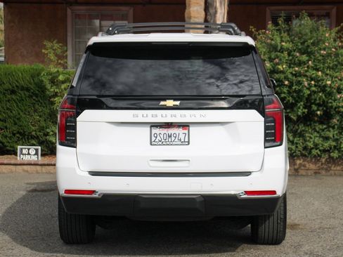 Used 2025 Chevrolet Suburban LS image 7