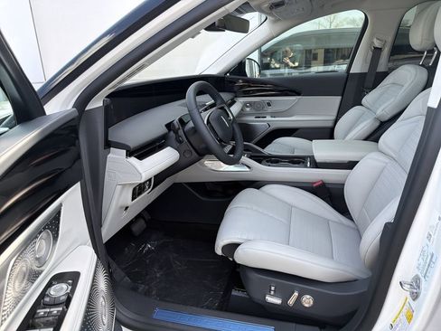 New 2026 Lincoln Nautilus Reserve image 5