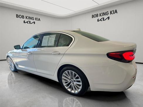 Used 2022 BMW 530i xDrive w/ Convenience Package AWD/4WD image 3