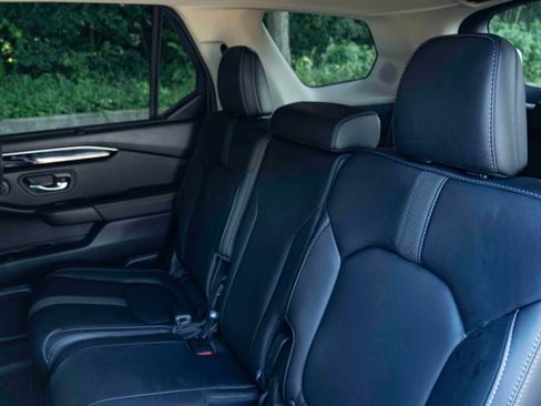 Used 2025 Honda Pilot Touring image 18