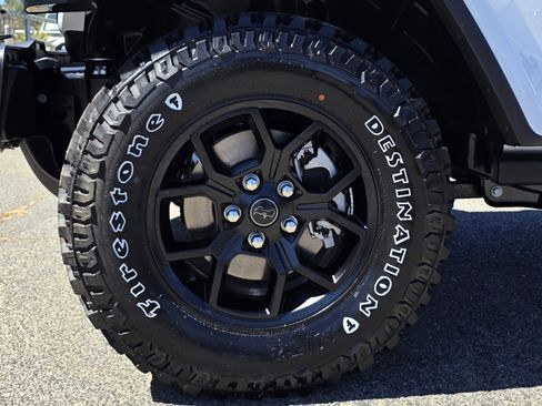 New 2025 Jeep Gladiator Willys image 8