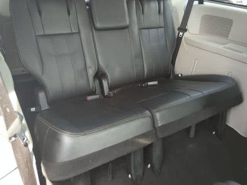 Used 2014 Chrysler Town & Country Touring FWD image 21