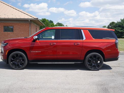 New 2025 Chevrolet Suburban Premier image 7
