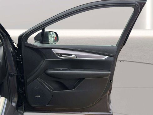 Used 2017 Cadillac XT5 Luxury w/ Driver Awareness Package image 16