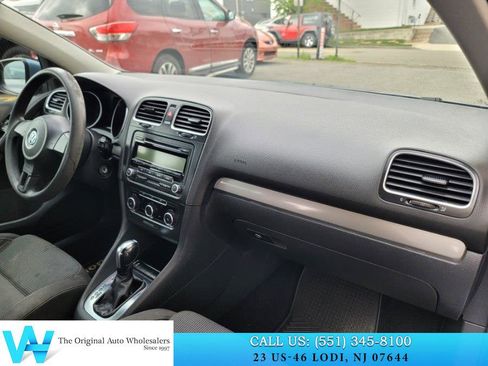 Used 2011 Volkswagen Golf 4-Door FWD image 11