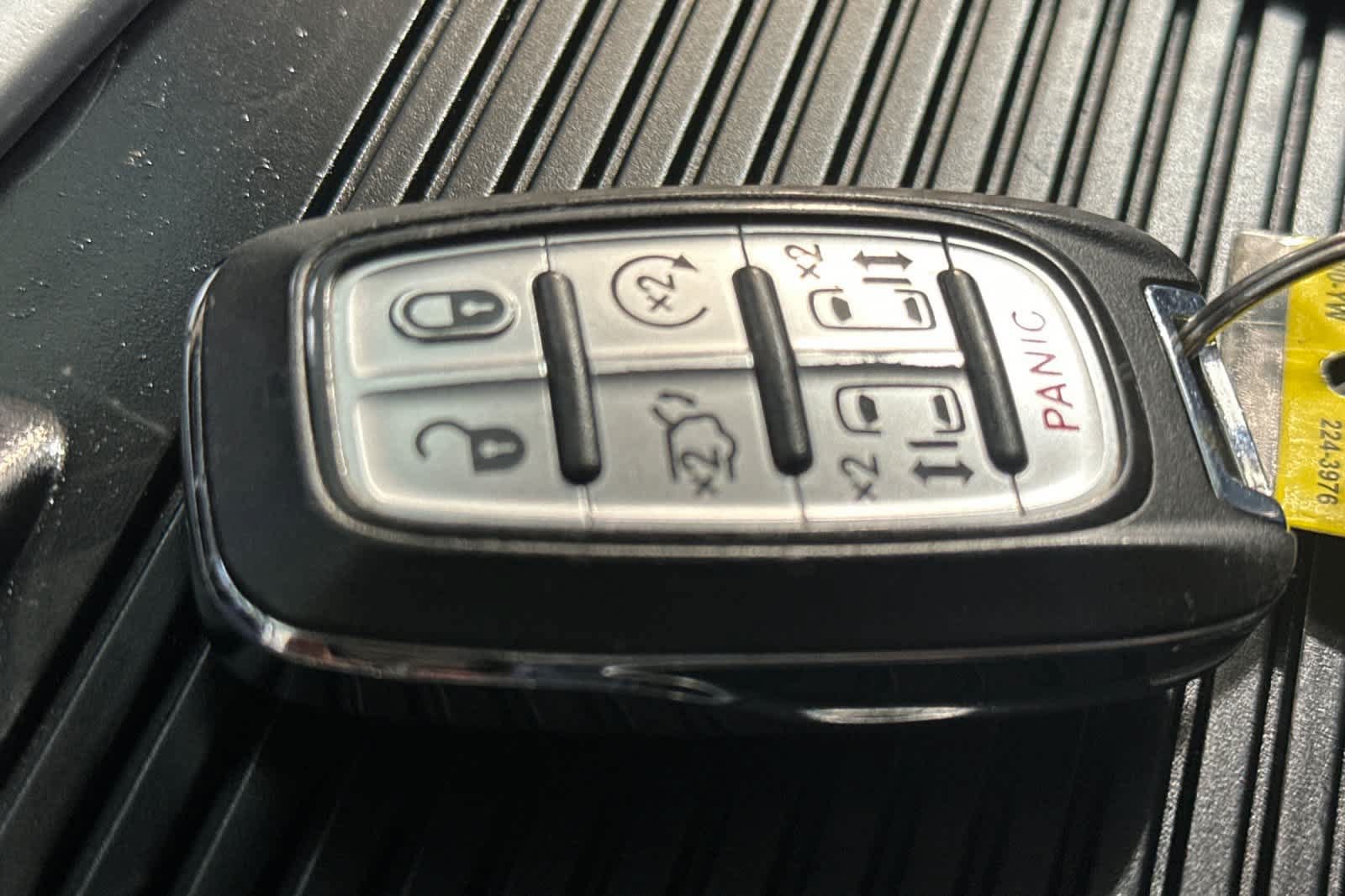 Used 2023 Chrysler Pacifica Touring-L FWD image 36