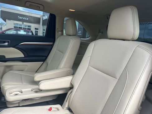 Used 2019 Toyota Highlander Limited Platinum AWD/4WD image 22
