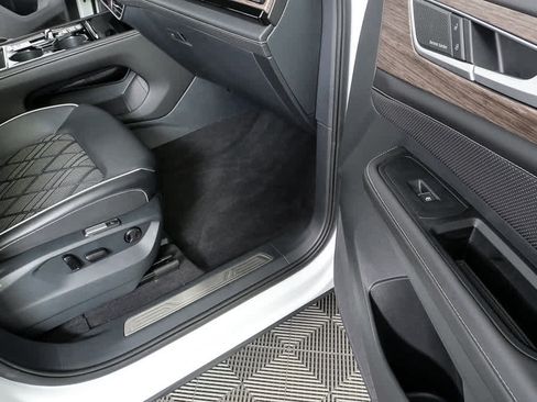 Certified 2025 Volkswagen Atlas SEL Premium R-Line image 28