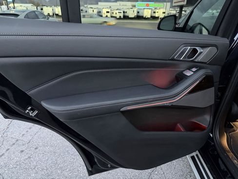 Used 2023 BMW X7 xDrive40i w/ M Sport Package image 22