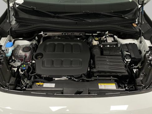 New 2025 Volkswagen Tiguan SE image 11