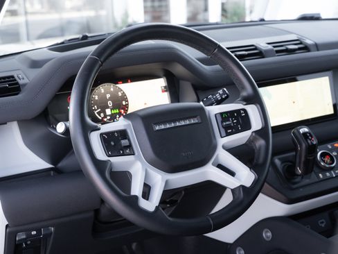 Used 2023 Land Rover Defender 90 X-Dynamic SE image 11