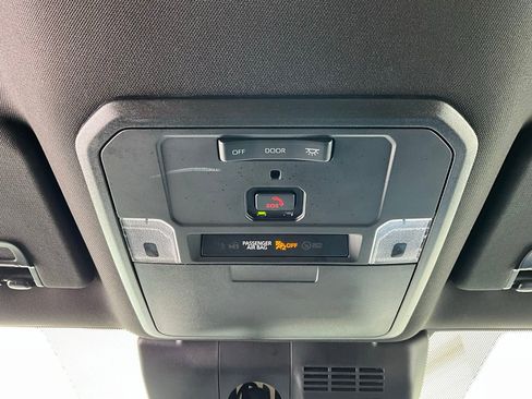 Used 2025 Toyota Tacoma TRD Off-Road image 15