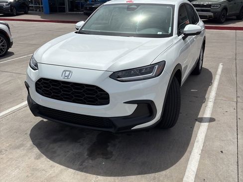 Certified 2025 Honda HR-V LX image 2