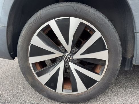 Used 2022 Volkswagen Taos SE FWD image 19