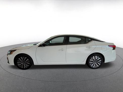 Used 2026 Nissan Altima 2.5 SV FWD image 9