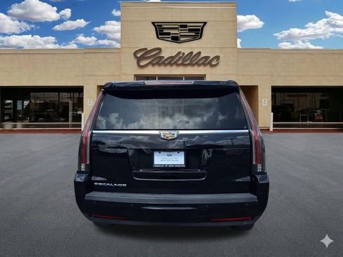 Used 2020 Cadillac Escalade Premium Luxury RWD image 4