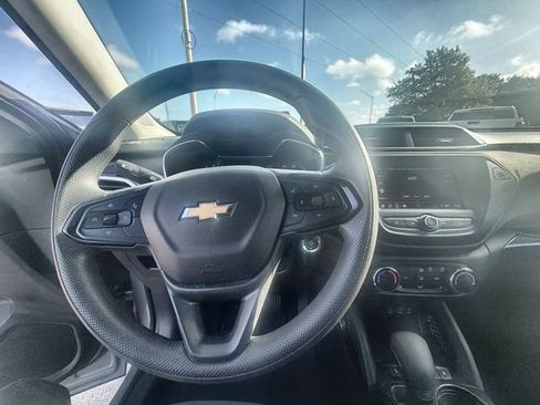 Used 2023 Chevrolet TrailBlazer LT FWD image 11