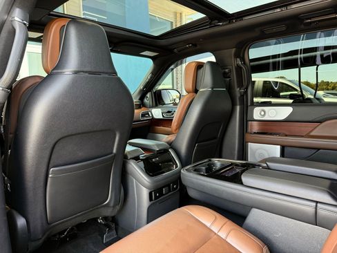 Used 2023 Lincoln Navigator Reserve AWD/4WD image 22
