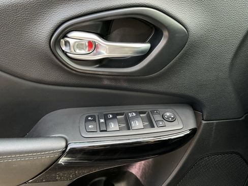 Used 2023 Jeep Cherokee Altitude Lux AWD/4WD image 37