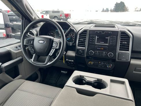 Used 2017 Ford F150 XLT image 19