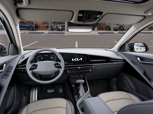 New 2025 Kia Niro SX Touring image 14