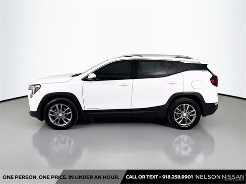 Used 2022 GMC Terrain SLT w/ LPO, Floor Liner Package image 8