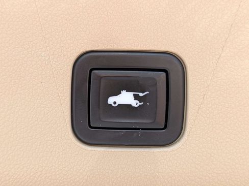 Used 2022 Cadillac Escalade ESV Premium Luxury RWD image 15