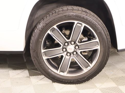Used 2018 GMC Acadia Denali w/ Technology Package AWD/4WD image 22