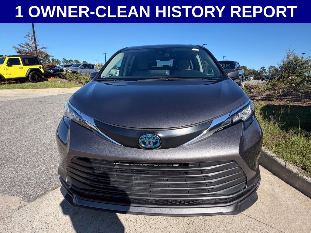 Used 2023 Toyota Sienna LE FWD image 5