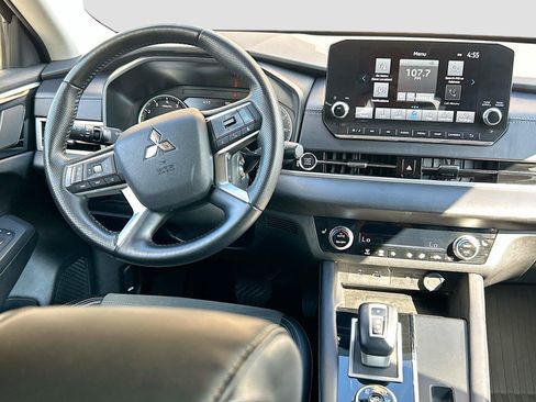 Used 2024 Mitsubishi Outlander SE AWD/4WD image 17