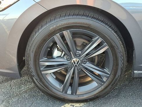 Certified 2023 Volkswagen Jetta SE w/ Panoramic Sunroof Package FWD image 28