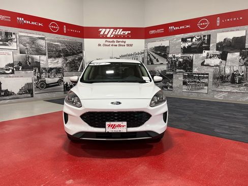 Used 2020 Ford Escape SE image 8