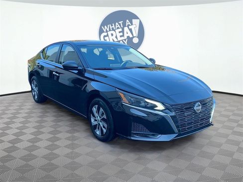 Used 2025 Nissan Altima 2.5 S image 1
